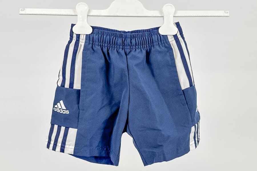3 adidas Kinder Shorts Squadra 21 Downtime dunkelblau/weiß, Gr. 128